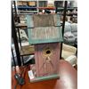 Image 2 : VINTAGE HAND PAINTED BIRD HOUSE