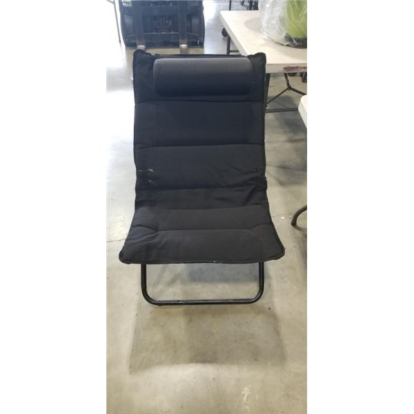 BLACK FOLDING CHAIR
