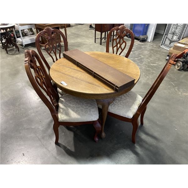 SOLID OAK ANTIQUE ROUND DINING TABLE WITH 3 EXTENSION LEAVES AND 4 QUEEN ANNE CHAIRS