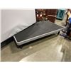 Image 5 : KINGSDOWN GLENVIEW TIGHT TOP TWIN MATTRESS WITH PLATFORM FRAME