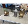 Image 1 : 2 LANTERNS AND 2PC OF HOME DECOR