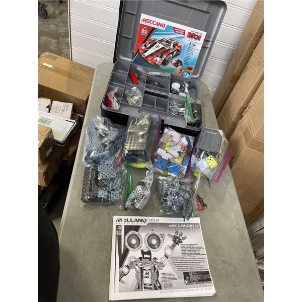 2 MECCANO KITS, ROBOT AND RACE CAR