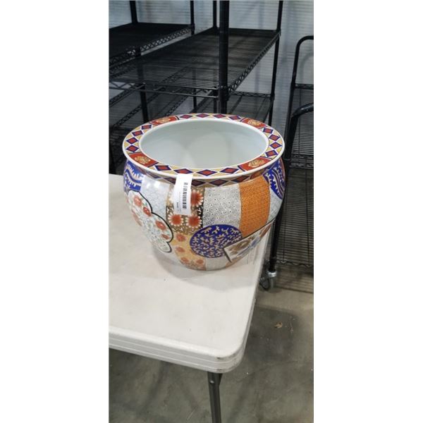 LARGE EASTERN PLANTER