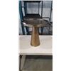 Image 1 : DECORATIVE ROUND ACCENT TABLE