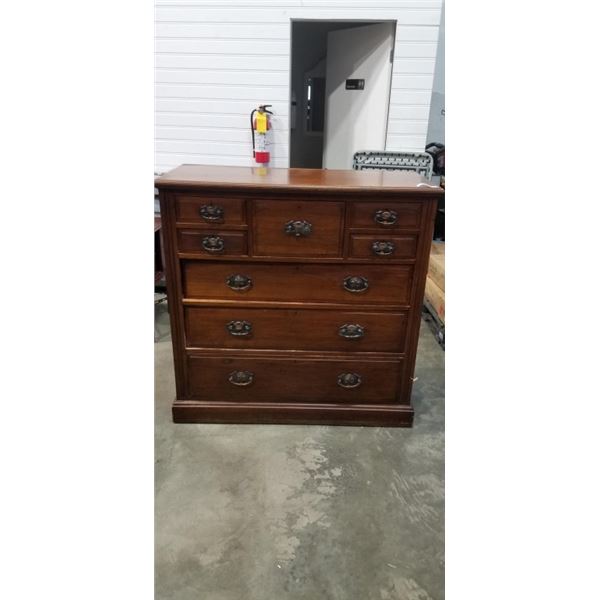 AMTOQIE 8 DRAWER DRESSER, ORIGINAL HARDWARE, GOOD CLEAN CONDITION
