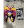 Image 2 : LOT OF VARIOUS WATER SHOES AND WET BAGS