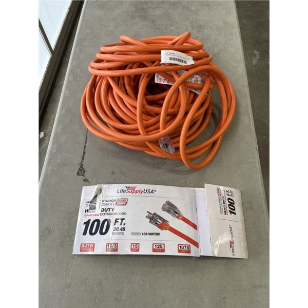 AS NEW INDOOR /OUTDOOR HEAVY DUTY 100FT 10AWG 125VOLTS 15 AMP ORANGE EXTENTION CORD