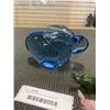 Image 2 : COLLECTION OF ANTIQUE ELEPHANT MINIATURES AND ART GLASS BUNNY