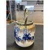 Image 5 : ANTIQUE HANDLED VASE AND PORCELAIN GIRL WITH BOQUET FIGURE