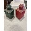 Image 4 : 2 ANTIQUE RAIL ROAD LANTERNS, CORNER STYLE WITH ORIGINAL GLASS