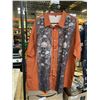 Image 2 : 2 SKULL XXL BUTTON UP SHIRTS, AND 6 RINGS