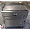 Image 1 : QUEST 36" FLAT TOP GRILL ON TOP 36" OVEN