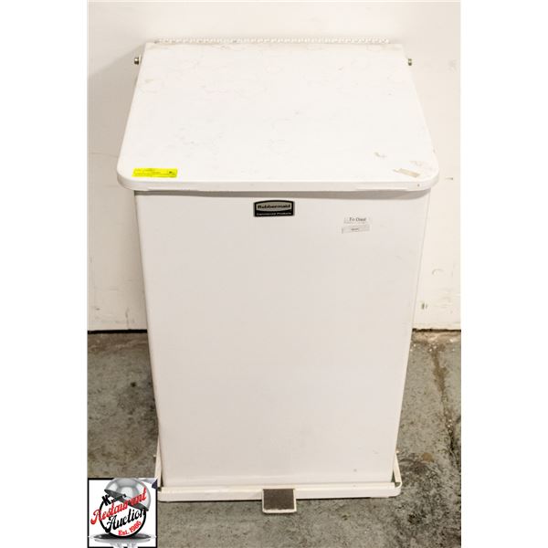 LARGE RUBBERMAID CLOTHES BIN W/ FOOT PEDAL