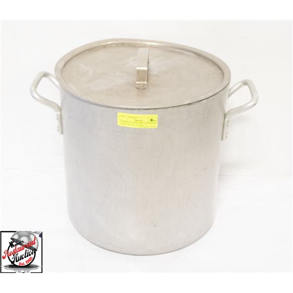 APPROX 27 US QUARTS ALUMINUM STOCK POT W/ COVER