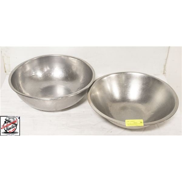 TWO MEDIUM SIZED STAINLESS STEEL MIXING BOWLS