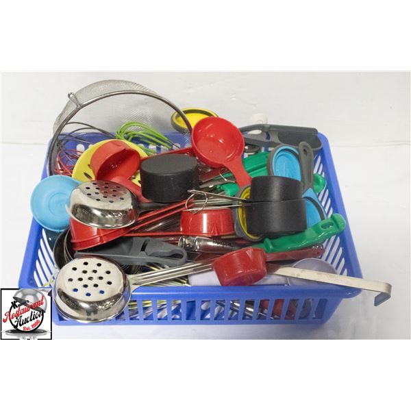 TOTE OF ASSORTED KITCHEN MISC