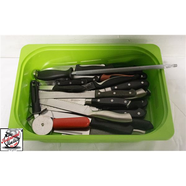 TOTE OF ASSORTED KNIVES