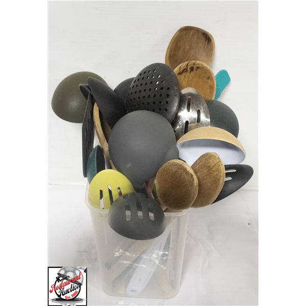ASSORTED KITCHEN UTENSILS