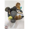 Image 1 : ASSORTED KITCHEN UTENSILS