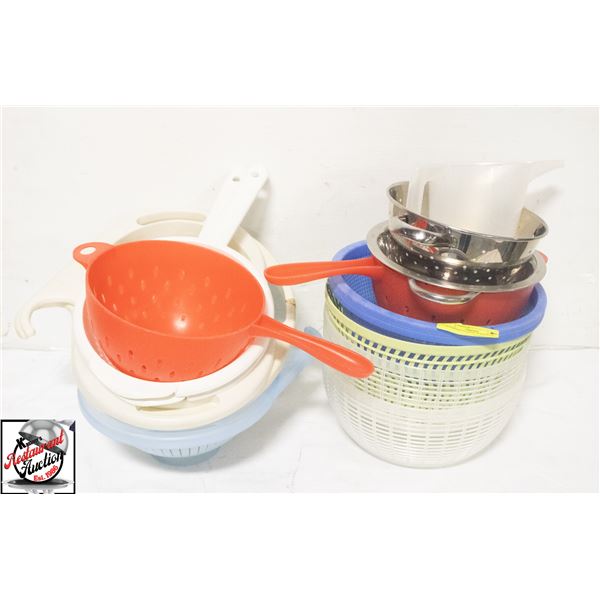 ASSORTED PLASTIC STRAINERS
