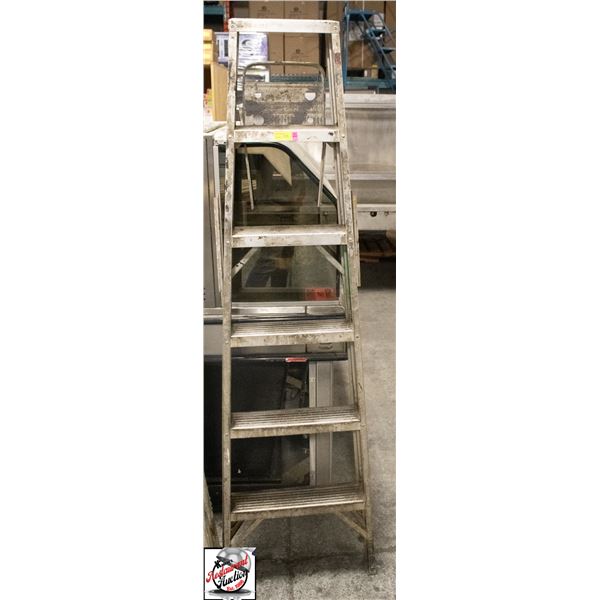 ALUMINUM 6' FOLDING LADDER