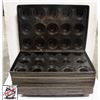 Image 1 : 15 - 15 SLOT MUFFIN TINS