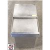Image 1 : 22" X 15.5" X 20" STAINLESS STEEL ICE BIN