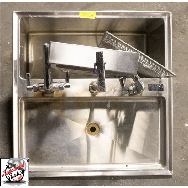 18" X 10" X 14" STAINLESS STEEL UTILITY SINK