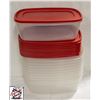 Image 2 : 11 2.5 GALLON RUBBERMAID FOOD STORAGE BINS W/
