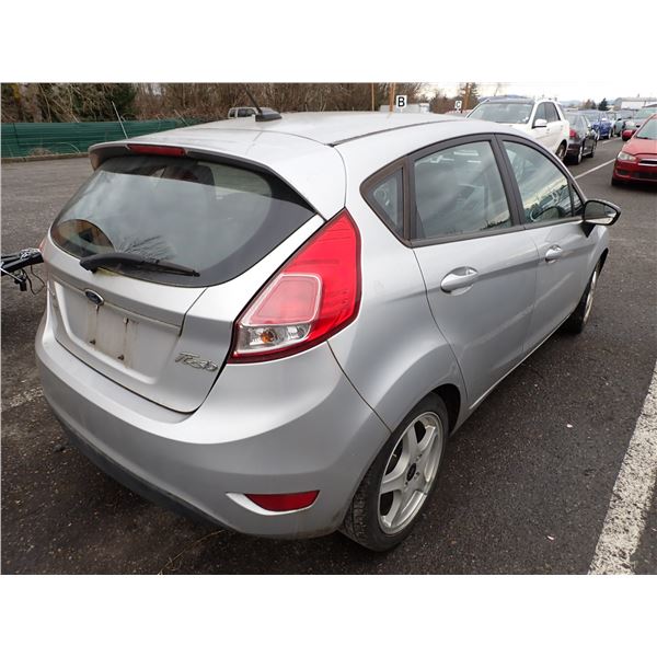 Vehicle photo 3