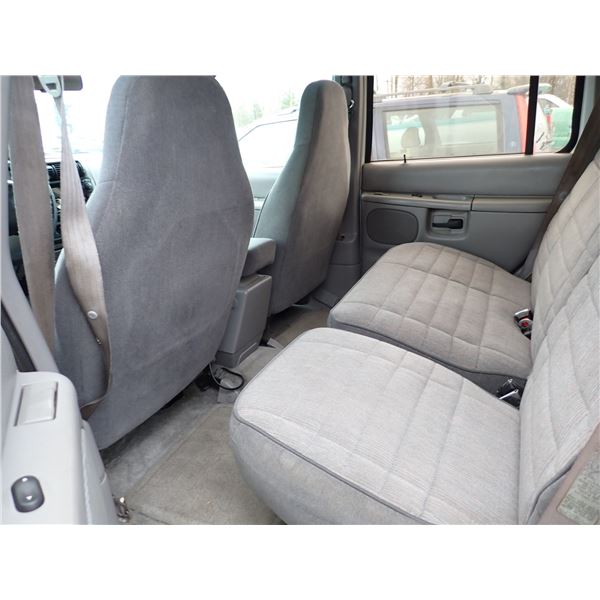 Vehicle photo 6