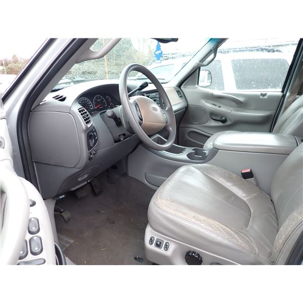 Vehicle photo 5
