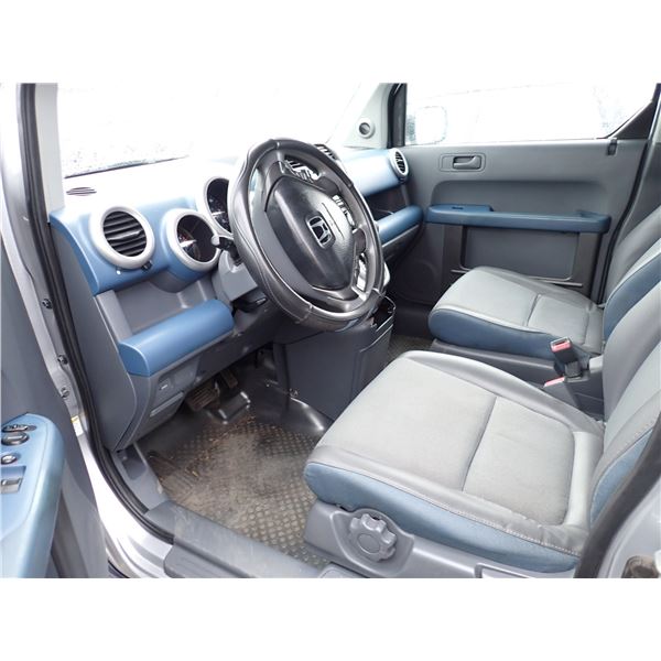 Vehicle photo 5