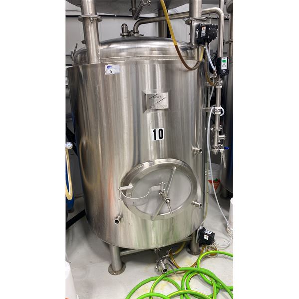 10HL JACKETED BRITE BEER TANKS, 1.5" TC FITTINGS, 6" DRY HOP PORTS, THERMOSTAT CONTROLS,