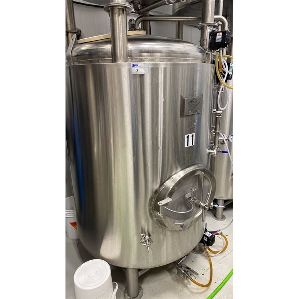 10HL JACKETED BRITE BEER TANKS, 1.5" TC FITTINGS, 6" DRY HOP PORTS, THERMOSTAT CONTROLS,