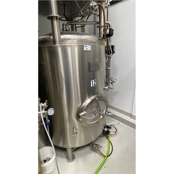 10HL JACKETED BRITE BEER TANKS, 1.5" TC FITTINGS, 6" DRY HOP PORTS, THERMOSTAT CONTROLS,