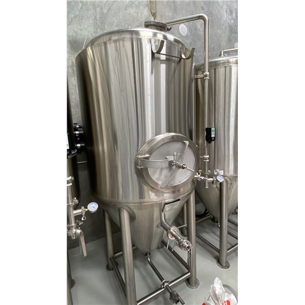 10 HL FERMENTATION TANK. JACKETED, PRESSURE GAUGE, TEMPERATURE CONTROL, 6" DRY HOP PORT,