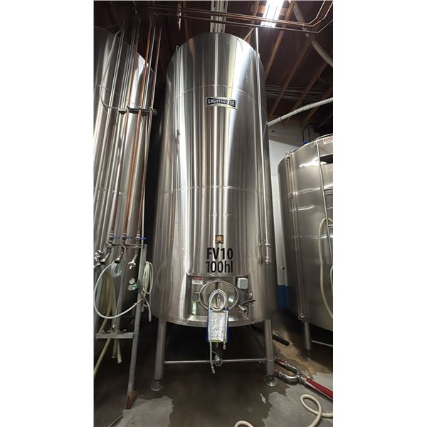 100 HL JACKETED FERMENTING VESSEL/TANK, APPROX 20FT HIGH,
