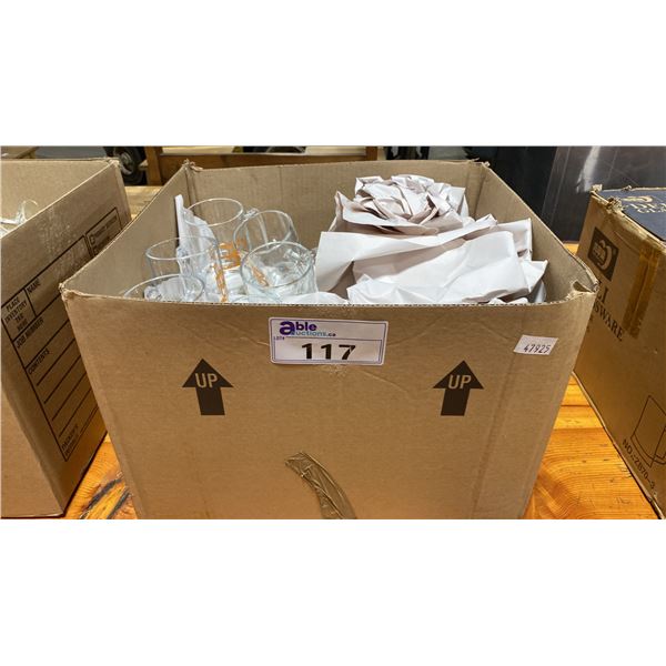 BOX OF BRAGGOT BREWING COMMERCIAL GLASS BEER MUGS & ASSORTED BAR GLASSWARE