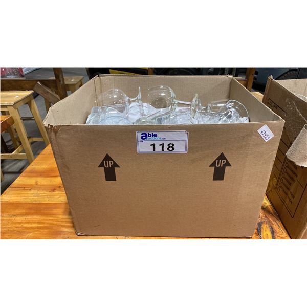 BOX OF COMMERCIAL WINE GLASSES & ASSORTED BAR GLASSWARE
