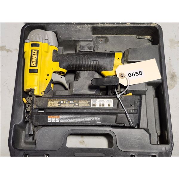 DeWalt Pneumatic 18ga Brad Nailer