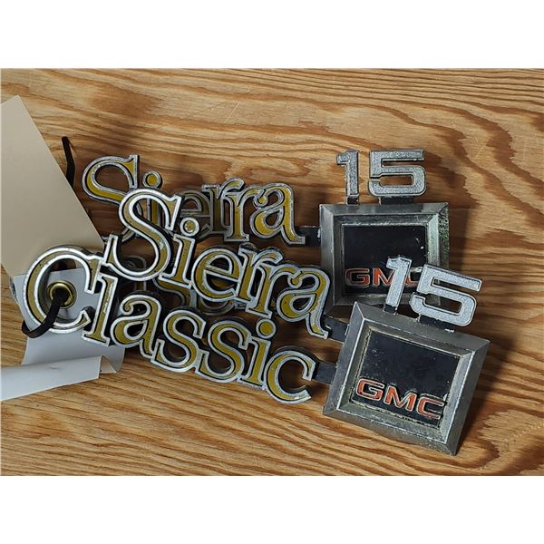 Authentic Late Model Sierra Classic 15 GMC Fender Emblem Set