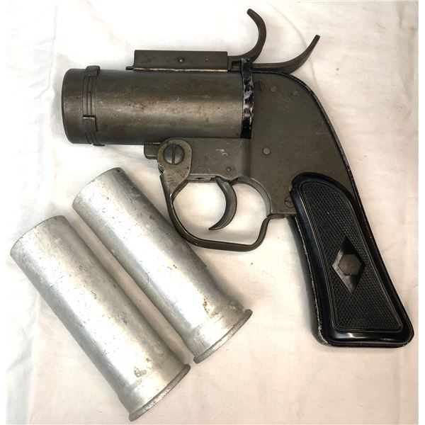 US Vintage FLARE GUN w/ 2 Flare Cases