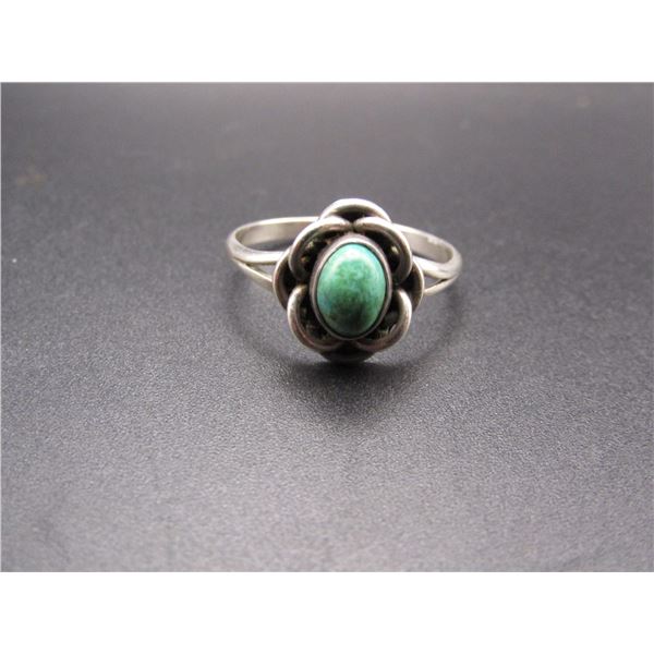 Vintage Sterling Silver Green Turquoise Stone Set in Flower, Size 9