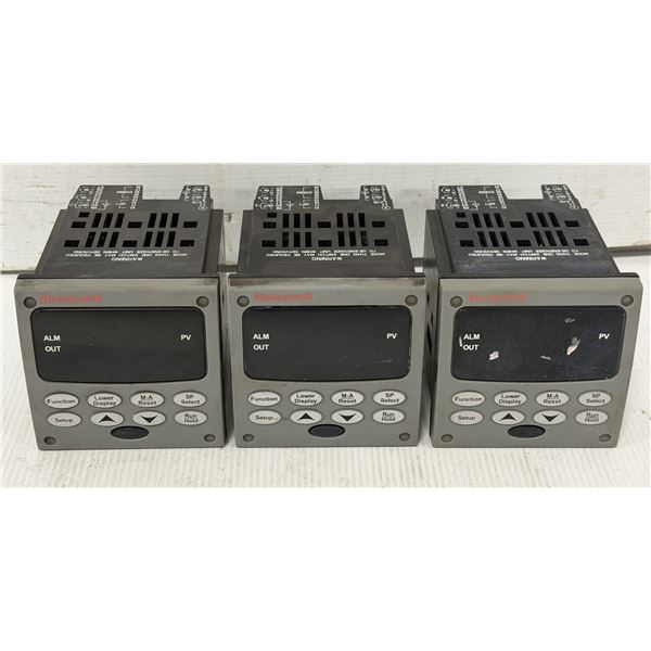 (3) Honeywell #DC2500-E0-0L00-200-00000-00-0 Controllers