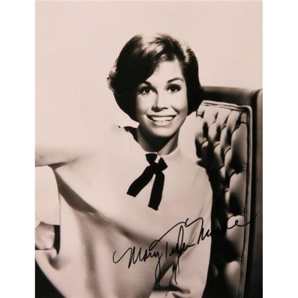 Mary Tyler Moore signed portrait photo