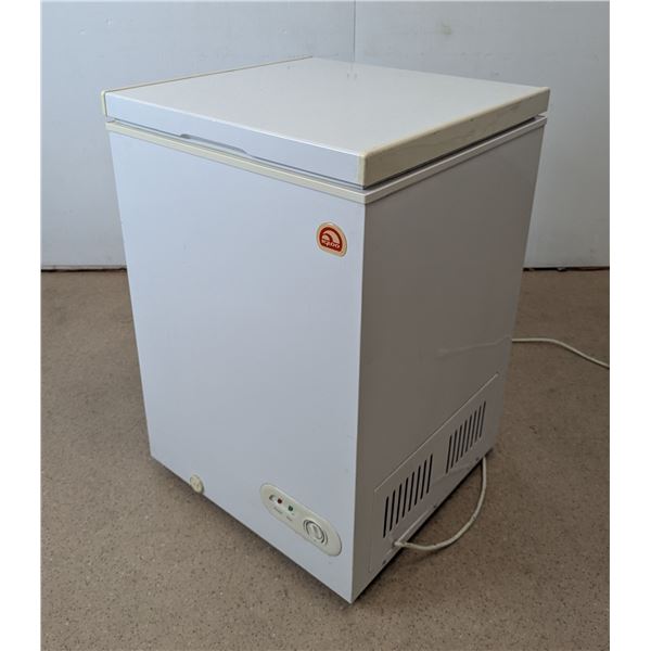 Igloo FRF434 3.6 Cu.Ft Chest Freezer | 193/R1FL