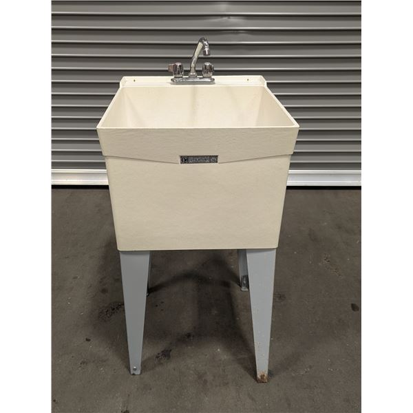 Mustee 18F Utilatub Laundry Tub Floor Mount | Sina7/LBD