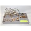 Image 1 : JEWELRY ORGANIZER TRAY WITH RINGS AND BANGLES