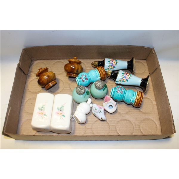 LOT OF VINTAGE SALT & PEPPER SHAKERS